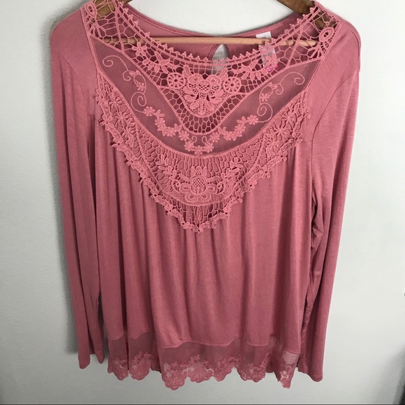 Tops - 🌙Long sleeve pink top with lace upper